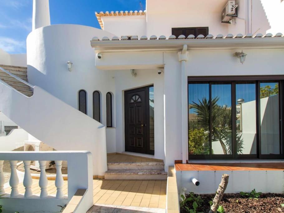 Villa Dogueno- Privat Pool & Privacy & Albufeira Center Екстериор снимка